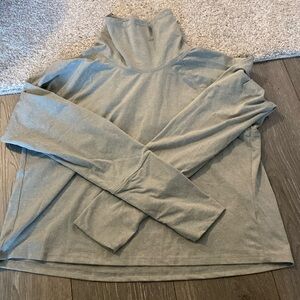 Oversized Crop long sleeve with cowl neck